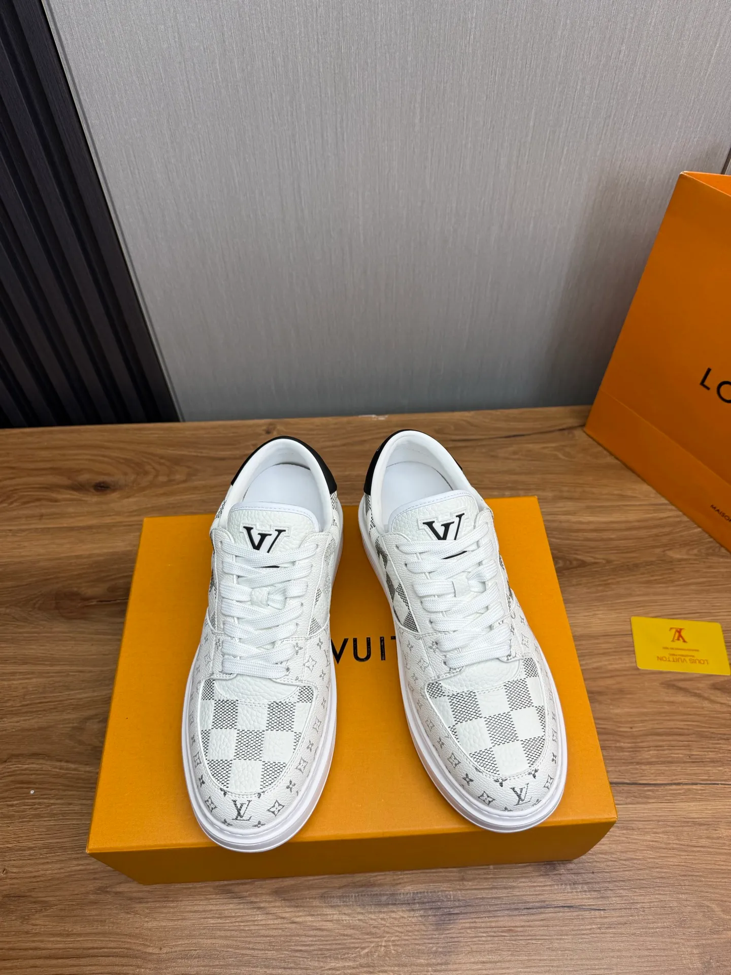 Men's shoes 💰840💰 LOUIS VUITTON [Luden Yiwei] The new trendy Lv is on the market 🎁, casual and fashionable men's shoes 👟 1:1 shipment ⬆️The upper is made of imported cowhide + cowhide mesh lining, the original wear-resistant rubber outsole, the version is simple and elegant, exclusive for trendy men. 38-45 (38.45 is non-refundable if made to order)